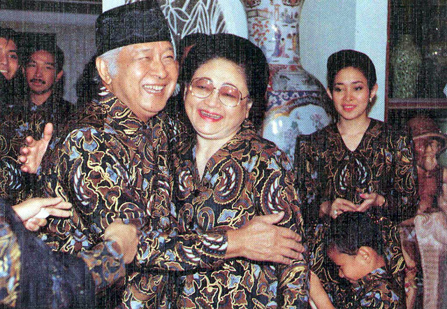 Pak Harto dan Ibu Tien. (Foto: Kepustakaan Presiden Perpusnas RI)