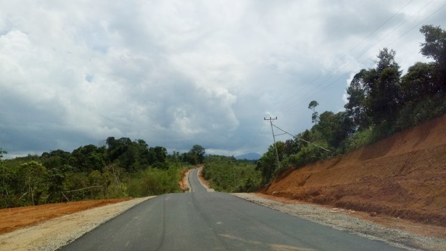 Pembangunan Jalan Perbatasan di Kalimantan Barat (Foto: Novan Nurul Alam/kumparan)