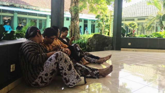 Akivtias siswa di sekolah dengan pakaian adat (Foto: Istimewa)