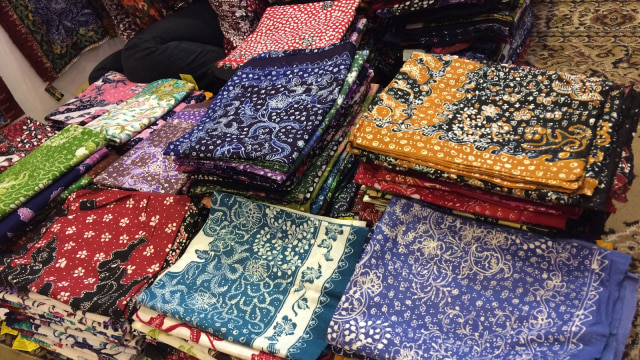 Batik tulis lasem