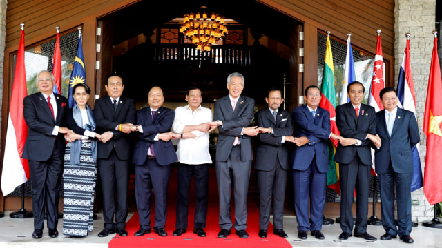 Para pemimpin Negara ASEAN dalam KTT ASEAN 2017. (Foto: REUTERS/Erik De Castro)