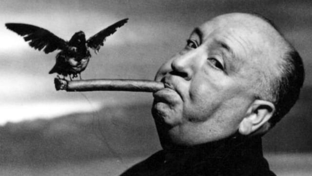 Alfred Hitchcock pose for 'The Birds' (Foto: moviesdrop.com)