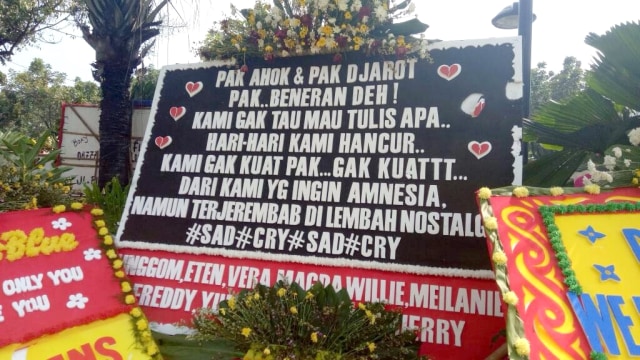 Karangan bunga untuk Ahok. (Foto: Wandha Nur/kumparan)