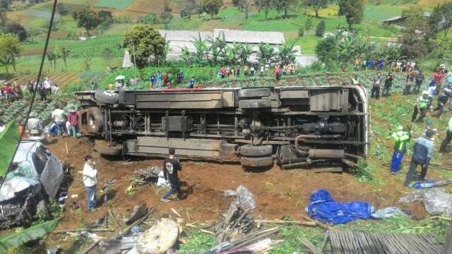 Kondisi bus yang terguling. (Foto: Dok. BNPB)