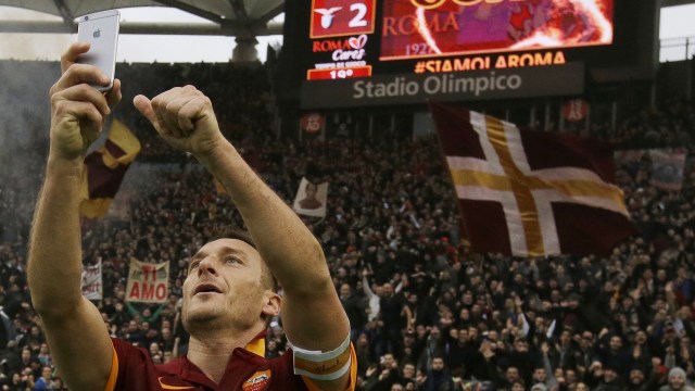 Derby terakhir Totti? (Foto: AP Photo/Gregorio Borgia)