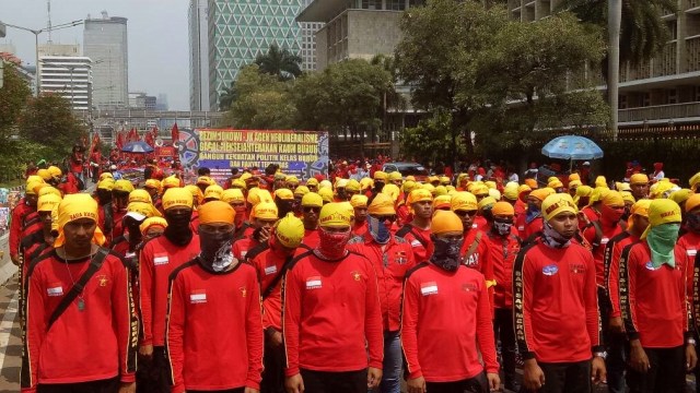 Konfederasi Kasbi berpawai menuju Istana (Foto: Aria Pradana/kumparan)