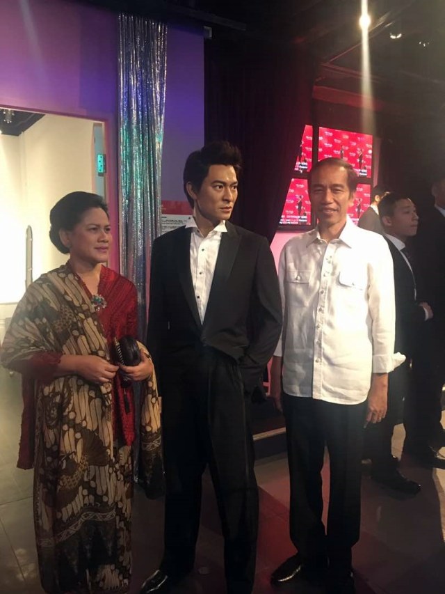 Jokowi dan Ibu Iriana berpose dengan Andy Lau (Foto: Dok. Istimewa)