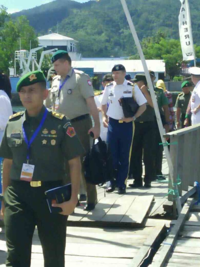 Luar Biasa... Atase Pertahanan dari 18 Negara Mengunjungi Keramba Emas Biru di Ambon (1)