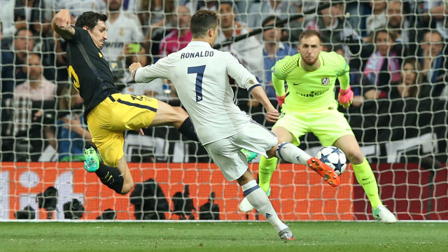 Gol Ronaldo ke gawang Atletico Madrid. (Foto: REUTERS/ Albert Gea Livepic)
