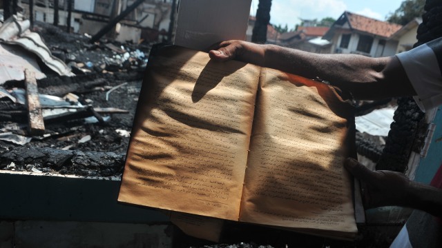 Kitab Kuning selamat dari kebakaran di Palembang (Foto: Feny Selly/ANTARA)