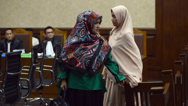 Cici Tegal dan Mediana Hutomo di ruang sidang. (Foto: Antara/Rosa Panggabean)