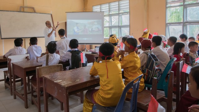 BRI Mengajar di SDN 12 dan SDN 7 (Foto: Ridho Robby/kumparan)