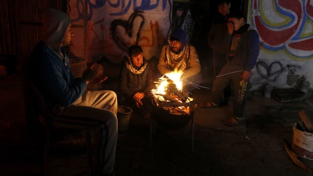 Rakyat Gaza hidup kekurangan listrik (Foto: AP Photo/ Khalil Hamra)