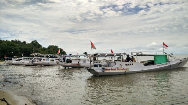 Kapal di Laut Bone. (Foto: Dok. Ketua LSM Yayasan Mattirotasi)