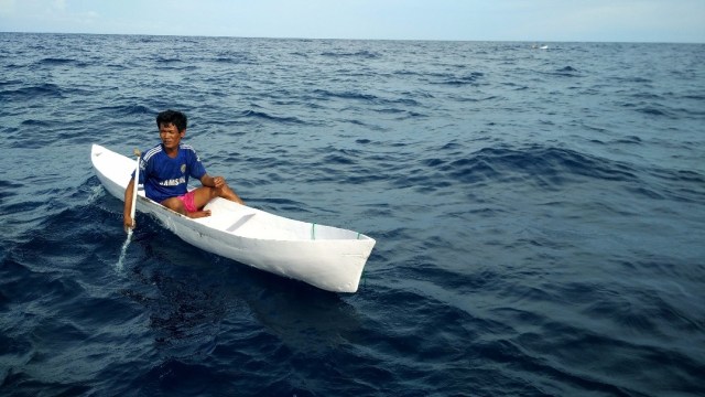 Memancing Ikan Tuna di Laut Bone. (Foto: Dok. Ketua LSM Yayasan Mattirotasi)