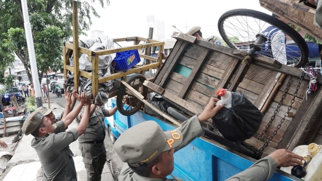 Penertiban Gabungan di Pasar Tanah Abang (Foto: Aditia Noviansyah/kumparan)