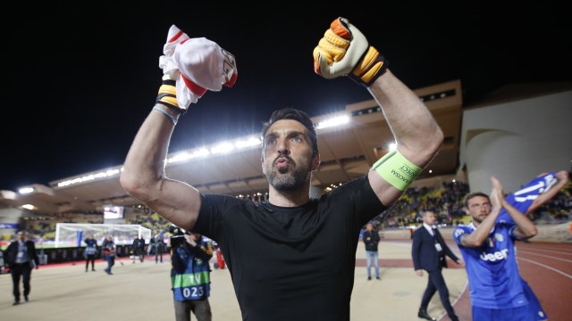 Gianluigi Buffon, karang kokoh itu sendiri. (Foto: Reuters)