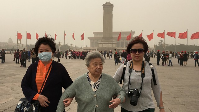 Badai Pasir di China (Foto: REUTERS/Thomas Peter)