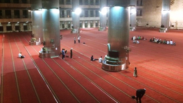 Suasana di dalam Masjid Istiqlal. (Foto: Kelik Wahyu Nugroho/kumparan)