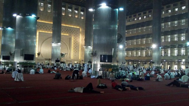 Masa Aksi 55 berada di dalam Istiqlal (Foto: Johanes Hutabarat/kumparan)