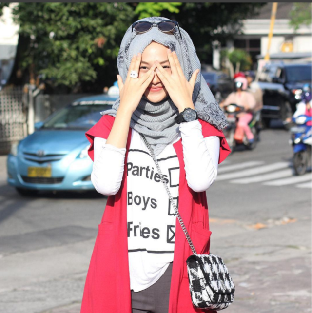 9 Ide Padu Padan Busana Inner Untuk Hijabers (14)