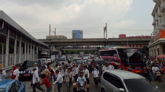 Lalu lintas di Jalan Juanda (Foto: Anggi Dwiky/kumparan)