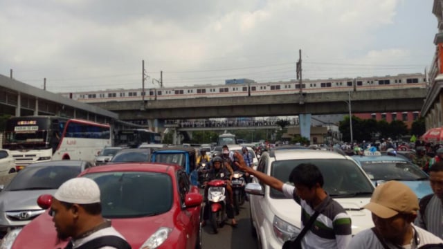 Lalu lintas di Jalan Juanda (Foto: Anggi Dwiky/kumparan)