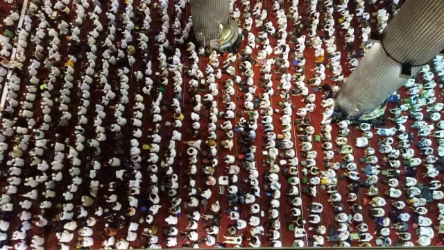 Jemaah salat Jumat di Masjid Istiqlal. (Foto: Anggi Dwiky Dermawan/kumparan)