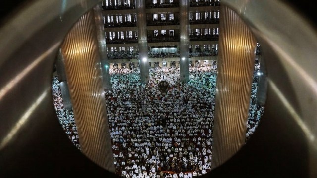 Suasana di Masjid Istiqlal (Foto: Aditia Noviansyah/kumparan)