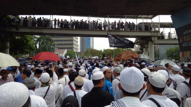 Massa bergerak ke MA (Foto: Anggi Dwiky/kumparan)