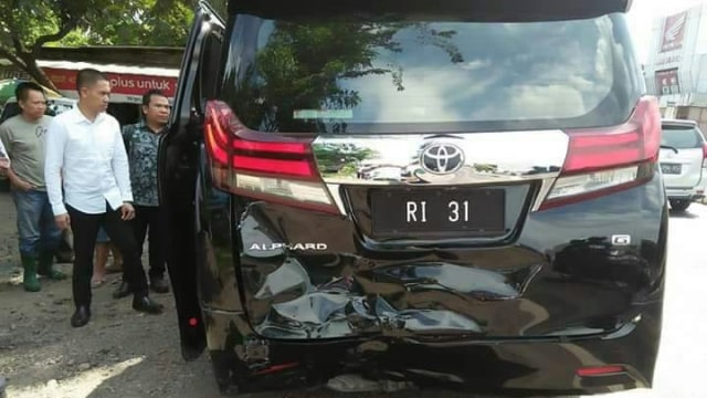 Mobil Hanif Dhakiri kecelakaan di Kediri (Foto: Dok. Subhan)