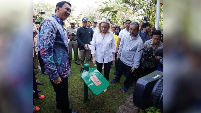 Tanam Pohon bersama Dubes Päivi. (Foto: Instagram @basukibtp)