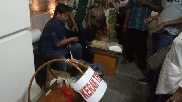 Penjual jajanan di Pidato kebangsaan Anies-Sandi. (Foto: Amanaturrosyidah/kumparan)