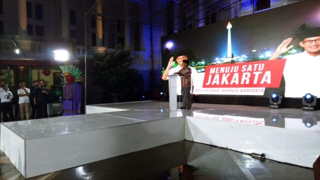 Panggung acara syukuran Anies-Sandi. (Foto: Wandha Hidayat/kumparan)