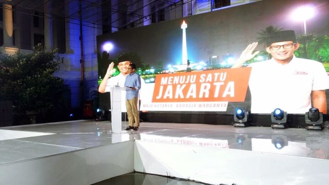 Anies dan Sandi di Kota Tua. (Foto: Wandha Hidayat/kumparan)