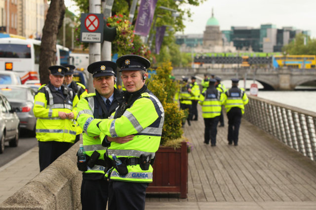 Ilustrasi polisi Irlandia (Foto: pinterest.com)