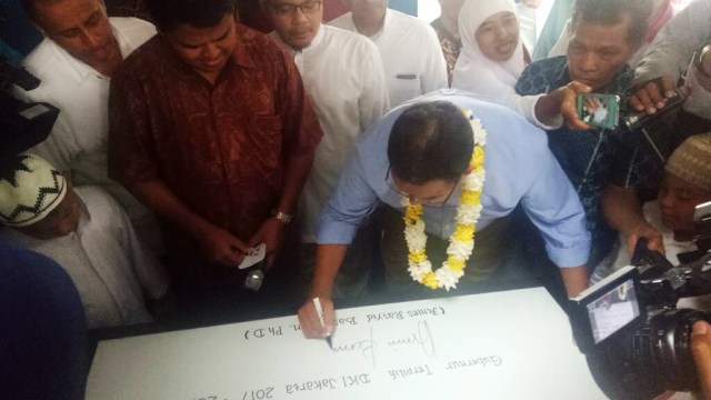 Anies resmikan daycare di Duren Sawit. (Foto: Akbar Ramadhan/kumparan)