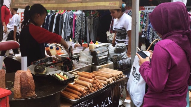 Stan makanan di Festival Palang Pintu (Foto: Kelik Wahyu Nugroho/kumparan)