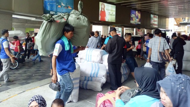 Porter di Pasar Tanah Abang. (Foto: Nicha Muslimawati/kumparan)