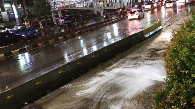 Busa limbah yang diduga hujan salju (Foto: Kevin Kurnianto/kumparan)