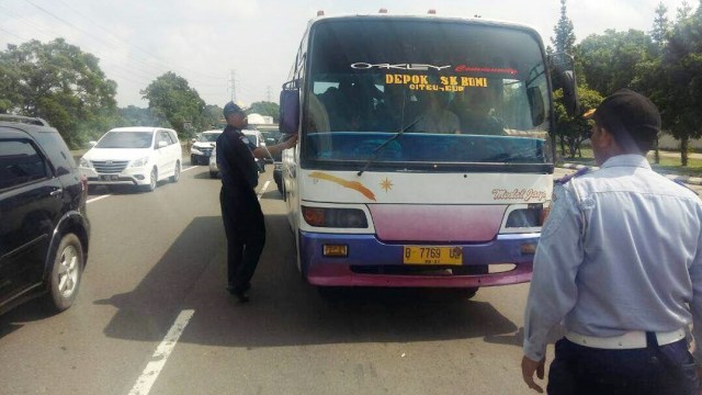 Razia bus di Jalur Puncak. (Foto: Dok. Kasat Lantas Polres Bogor)