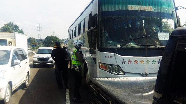 Razia bus di Jalur Puncak. (Foto: Dok. Kasat Lantas Polres Bogor)