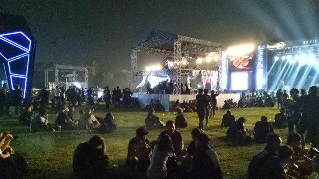 Penonton menunggu acara Hammersonic dimulai (Foto: Jofie Yordan/kumparan)