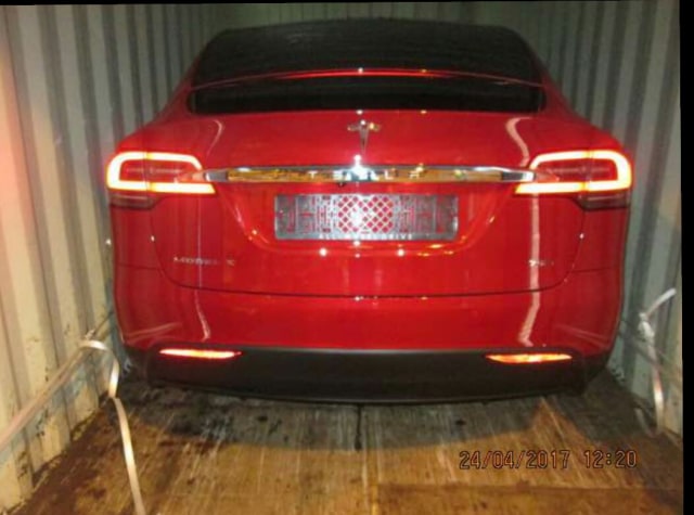 Tesla Model X yang dalam proses pengiriman (Foto: Dok. Ist)