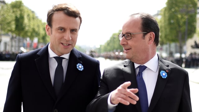 Emmanuel Macron di Upacara PD II (Foto: REUTERS/Stephane De Sakutin/Pool)