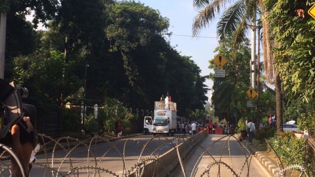 Mobil komando massa kontra Ahok datang. (Foto: Wahyu Nugroho/kumparan)