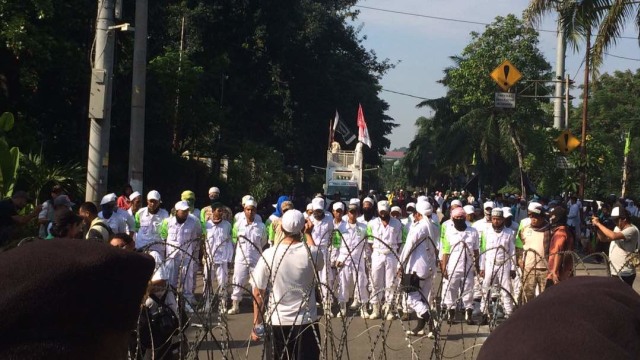 Massa kontra Ahok telah berkumpul. (Foto: Wahyu Nugroho/kumparan)