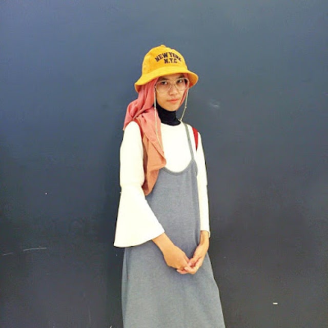 Warna Jilbab Yang Cocok Untuk Baju Putih Celana Biru