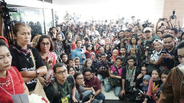 Suasana di luar ruang sidang usai vonis. (Foto: Aditia Noviansyah/kumparan)