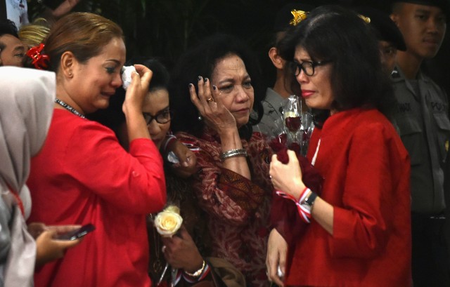 Massa pro Ahok usai pembacaan vonis. (Foto: Reuters/Bay Ismoyo)